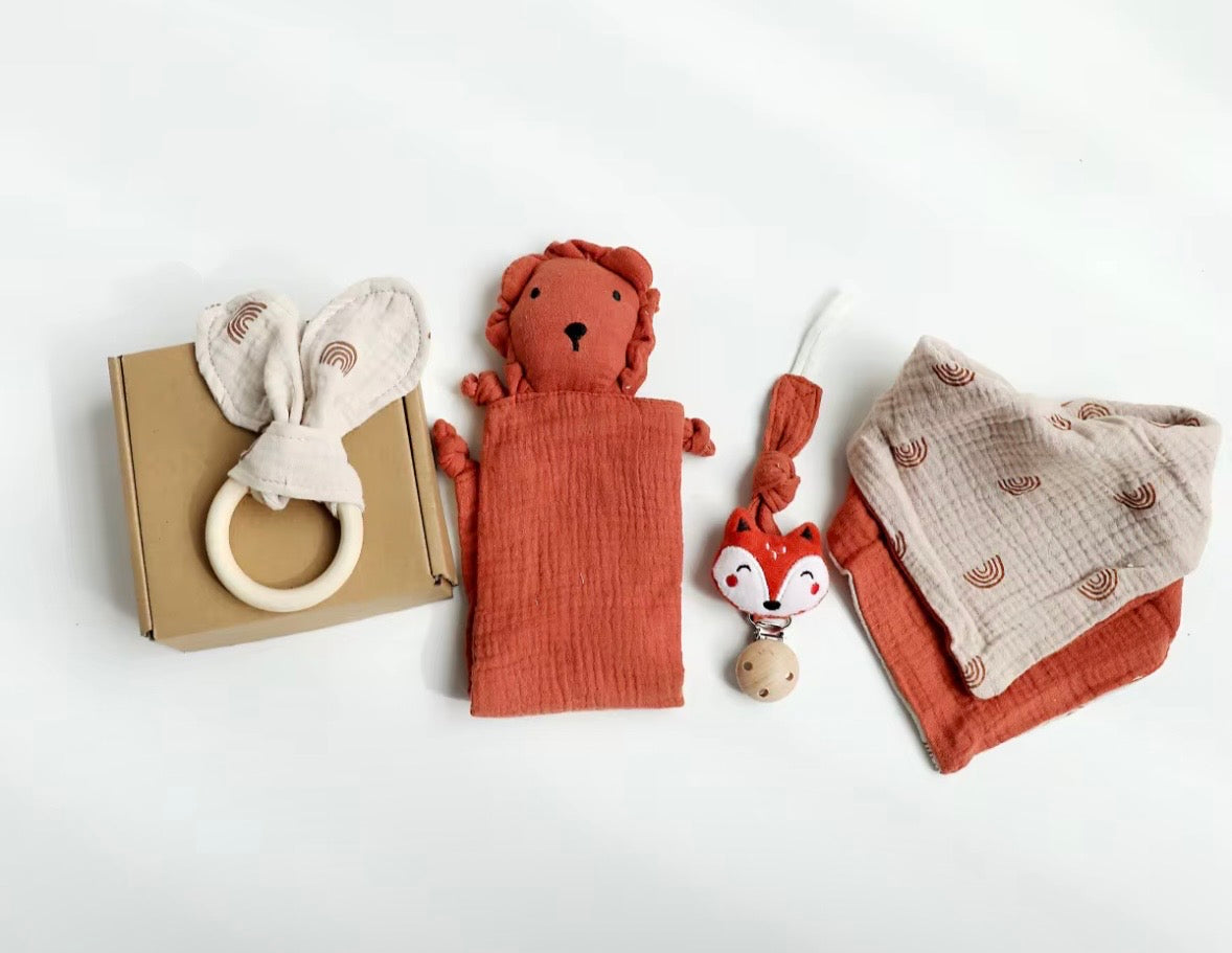The bitti baby box gift set close-up view by ByGeorgee